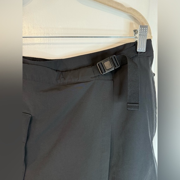 North Face Women’s Black Paramount Skort - Size 12 - Picture 3 of 9